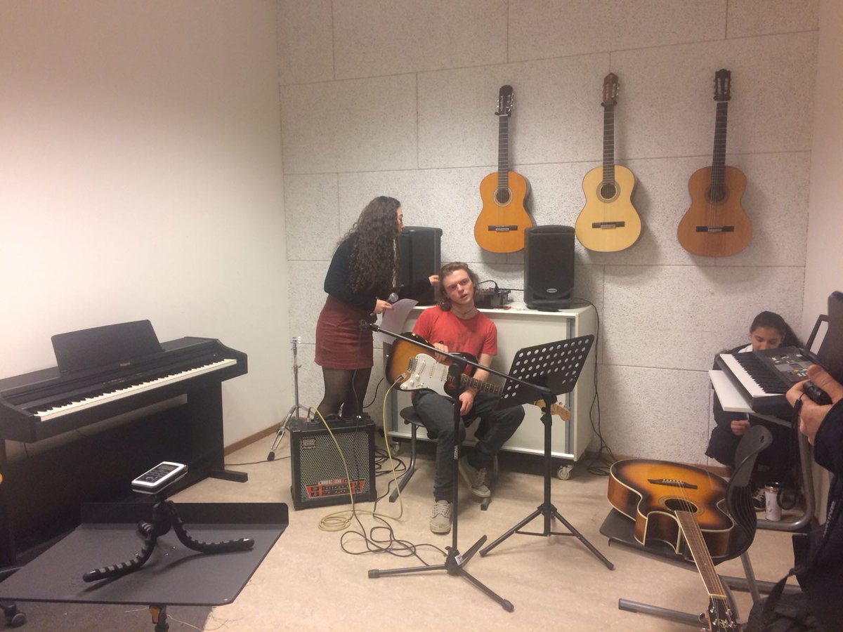 UWC_Maastricht's tweet image. DP students getting ready for a concert at De Zeven Bronnen elderly home later today.  It's @NLDOET Day! #uwcwithnldoet #celebratingcommunity #servicelearning @oranje_fonds @envidazorgthuis @uwc_io @uwcnederland
