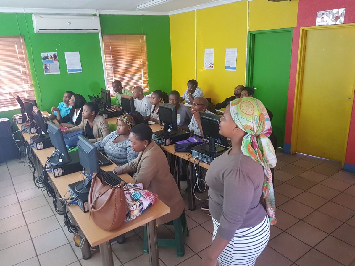 Siyafunda_ctc's tweet image. Last day of train the trainer at Palmrigde center. Learning how to do coding using SCRATCH.
#ScratchCode