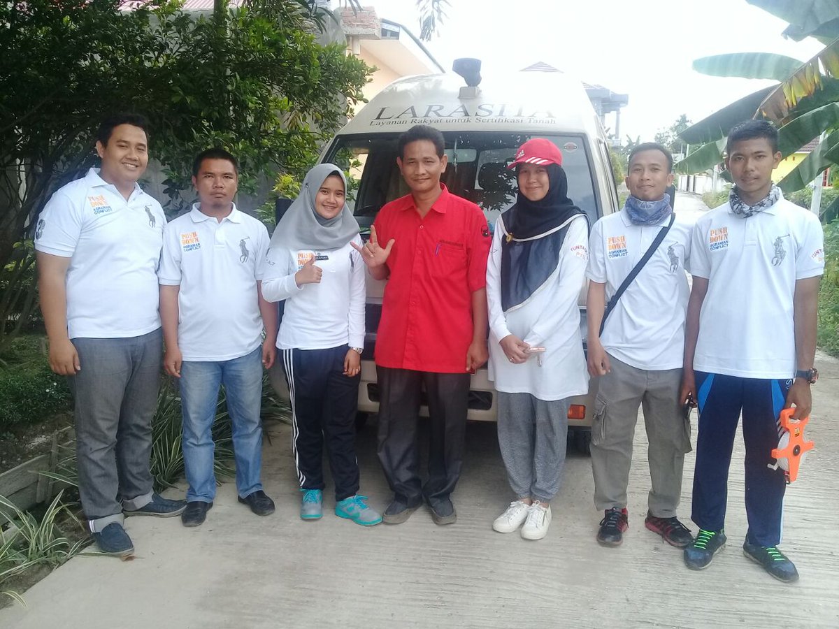 KawiPdi's tweet photo. Bersama untuk kebersamaan.
Melayani Rakyat dengan sepenuh hati.

Bersama dengan rekan - rekan petugas dari Badan Pertanahan Nasional ( BPN ) kota Pekanbaru ( 09/03/2017 ).

#T3tapJokowi
#PDIPerjuanganM3NANG
#pdiperjuanganmenuju2019
#PDIPerjuangan
#MARDEKA https://t.co/g1DLIRnk5A
