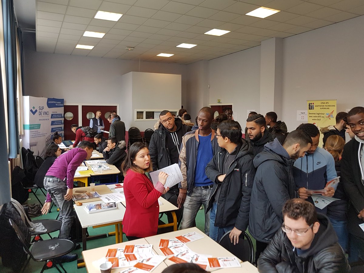 Douglas_Souchu's tweet photo. Ce matin, #forum #postBTS au LPO #MonodElB #orientation #metiers #Emplois https://t.co/gKyOXFDNAq