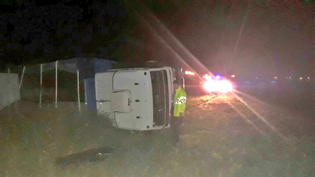 solotransito's tweet photo. Precaución #RN9 #KM360 altura #Correa. Camión volcado en banquina. Circulación normal via @RedSegVial https://t.co/wXtFqYWNcS
