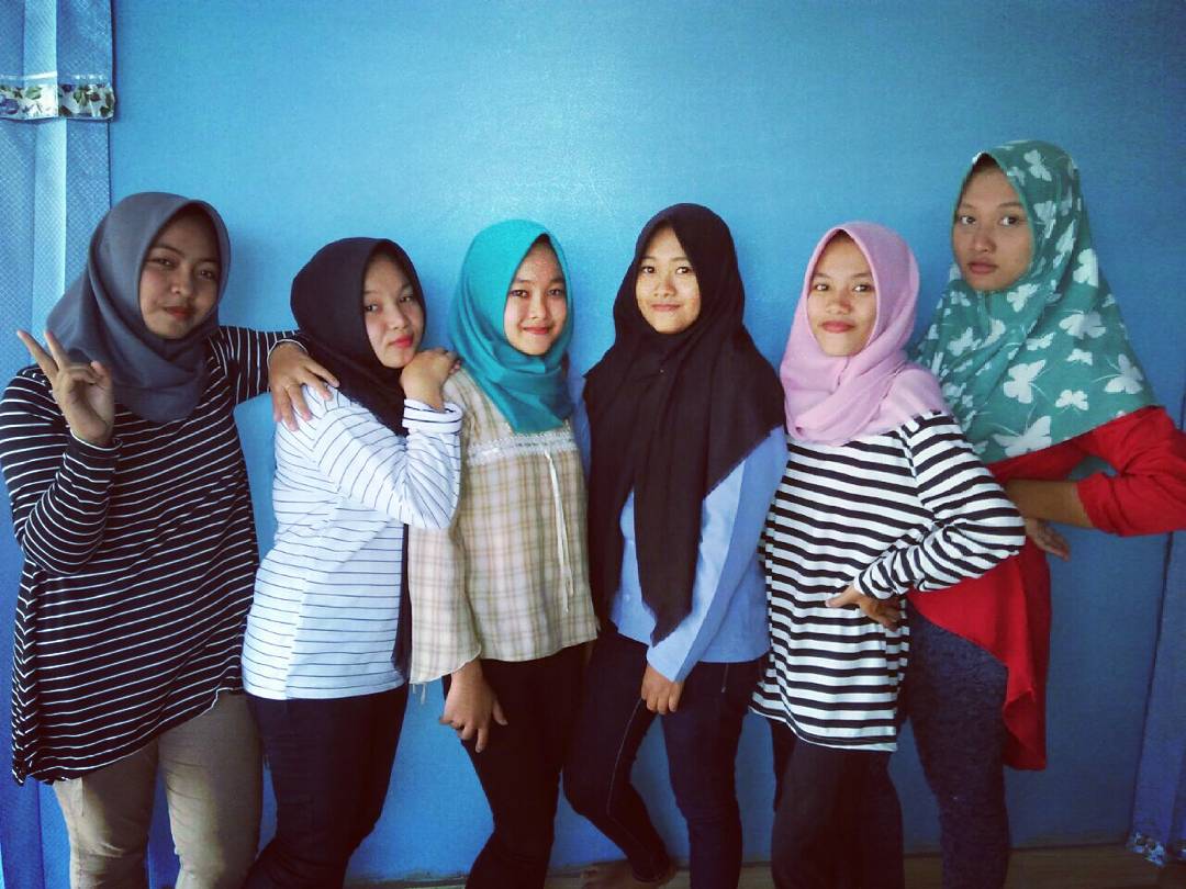 Gak nyangka,kita bakalan pisah.. Rasa nya berat mau ninggalin kalian. .
