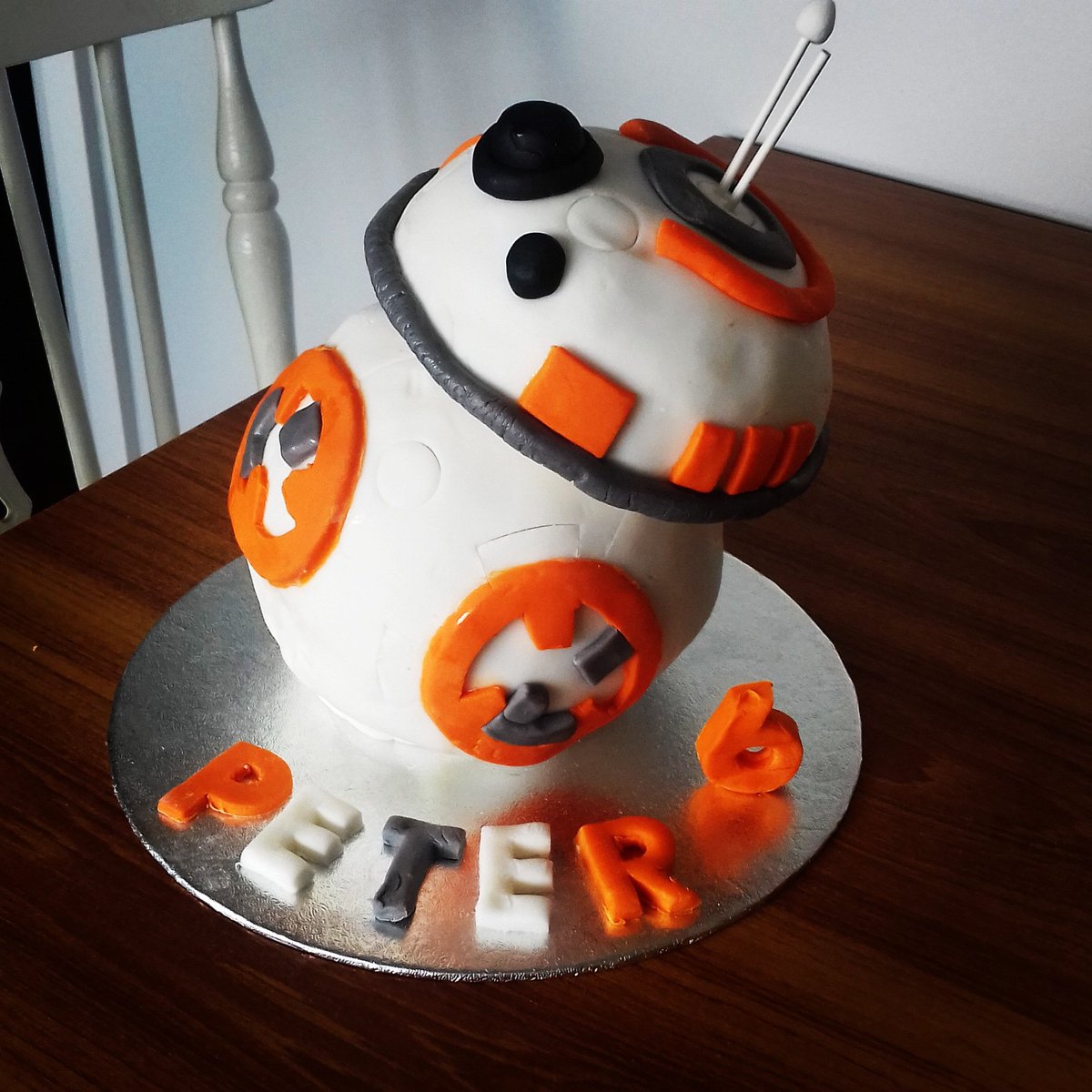 _KateChapman's tweet photo. Bit wonky in places - but think the boy will be pleased with his #birthday cake #bb8cake #starwars #baking #homemade https://t.co/1upnkj7Y2b