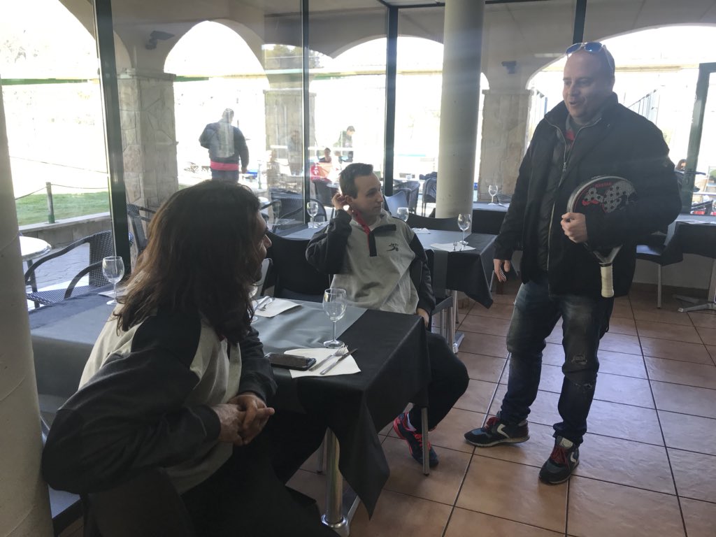 padel20's tweet photo. Comienzan a llegar todos los jugadores @Justtenpadel al Club @Roqueta_La para la presentación de este 2018.
#JSTNTeam #Temporada2018 https://t.co/6eqUxMfhlb