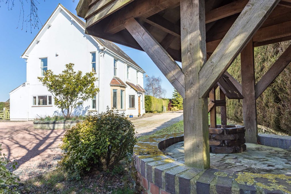 Lightfall_Photo's tweet photo. After the snow last week, it is nice to be back out and about, enjoying the spring sunshine and some beautiful properties.

#photography #property #estateagents https://t.co/bFK8KtXWQu