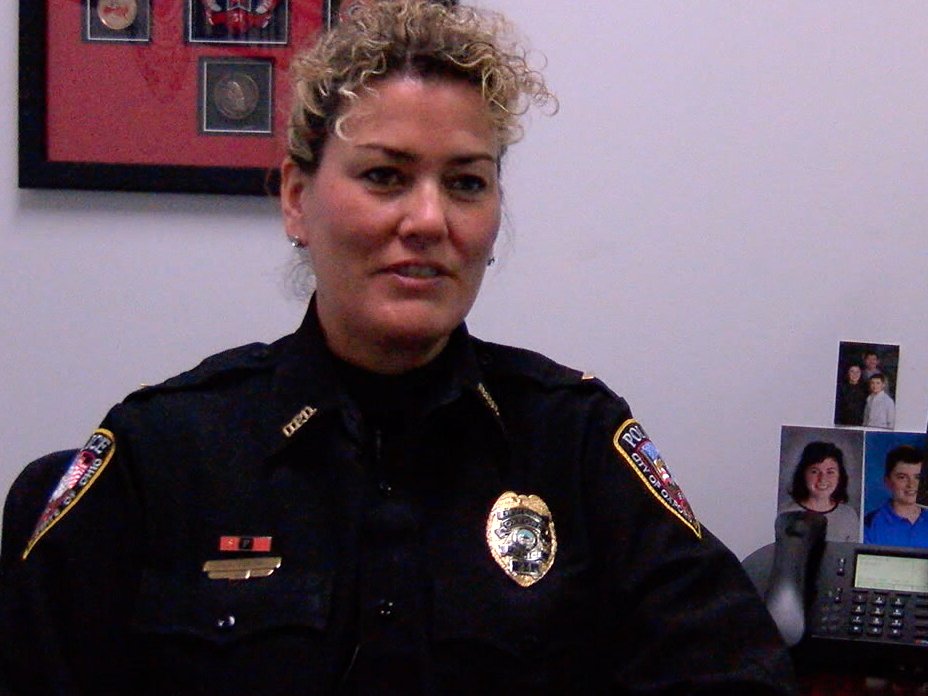 a_fast's tweet photo. Meet Lt. Lara Fening, the woman behind the @OxfordOhioPD's hilarious Facebook posts via @PaolaSNews @ButlercoOhio @EnjoyOxfordOH
https://t.co/FWr3S242AO https://t.co/3WFv3RmunI
