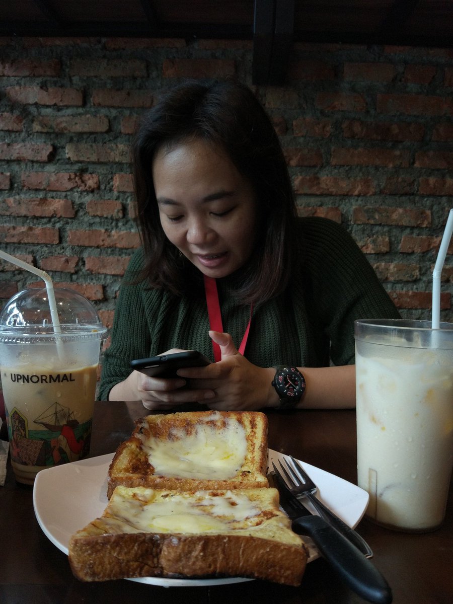 calistata's tweet photo. Sesekali melarikan diri dari penatnya naskah dan liputan ke tempat mevvah.. gpplah ya.. #laaah kok ke sini dibilang mewah ๐น mulai tanggal tua ๐๐ @mawmawgi @ upnormal coffee roaster https://t.co/awP03ZTOws