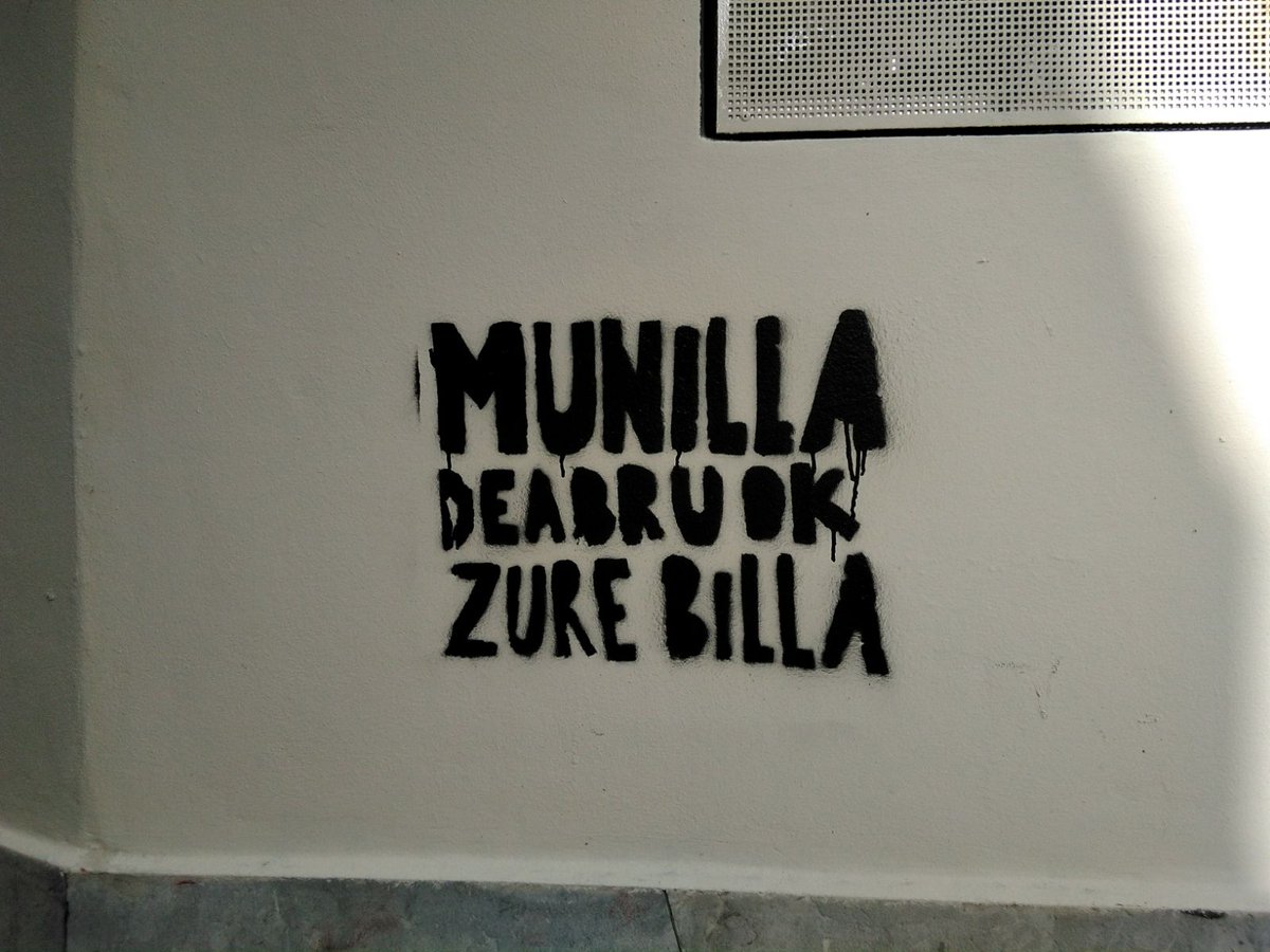 DFeministak's tweet photo. Amarako "Usandizaga Institutotik" berriak izan ditugu. Munilla omen doa gaur erlijioko klasera hitzaldi bat ematera (11:00etatik-13:00ak arte gela dago hartuta)

Munilla, deabruok zure bila Usandizagan ere! Gure gorputza gure erabakia! Hezkuntza publikoa, laikoa eta feminista! https://t.co/fqptPj3H58