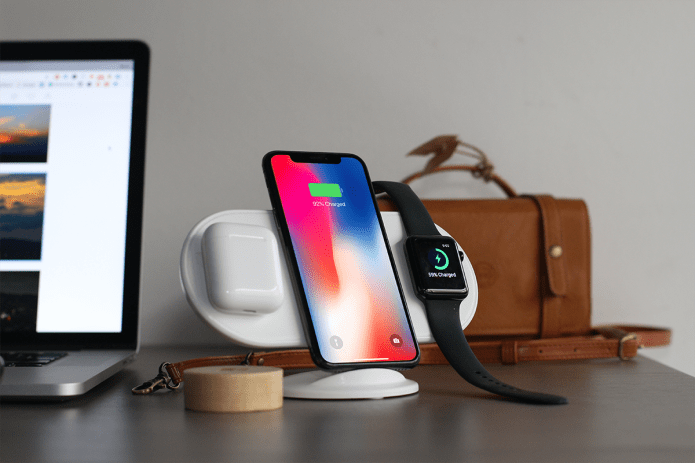 Santa_Land's tweet photo. iPhone8(X)など最新のAppleデバイスを 3台同時に充電できるワイヤレス充電器「Plux(プラックス)」
#plux
#indiegogo
#インディーゴーゴー
#ワイヤレス充電器
#3台同時
#iphone8
#iphoneX
#santaland https://t.co/3tlj1jDhhN https://t.co/YxGAnywtan