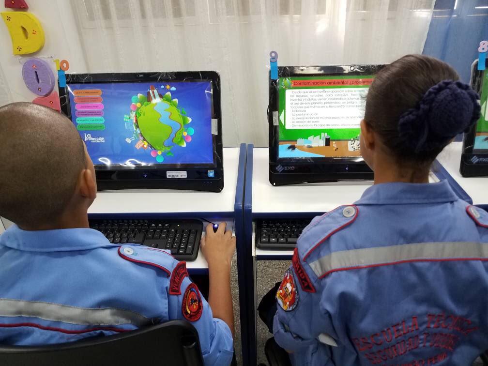 El Gobierno Bolivariano del Pdte. <a href="/NicolasMaduro/">Nicolás Maduro</a> sigue expandiendo la educación pública y gratuita. Hoy en La Ciudad de Mérida inauguramos la Escuela Técnica de Protección Civil Domingo Peña para 1500 estudiantes.