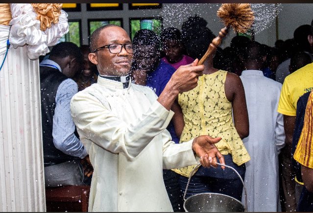 ugpax_official's tweet image. Its #FlashbackFriday! 
Last week, we hosted over 2,000 Catholic Students from all over Ghana 🇬🇭 during the ITI-CCR National Conference.
Our very own Patron, Most.Rev Palmer Buckle was there to grace the occasion. 
#ThumbsUp #imcs #Pax