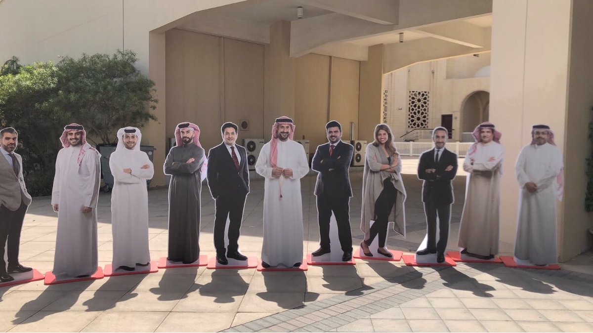 المخالفة الثانيه في انتهاك تعليمات #انتخابات_ غرفة_ تجارة_ وصناعة_ البحرين #الدوره_29 فان لم تكن للجنة المشرفة على الانتخابات صلاحية طلب التعاون من الجهات الامنيه انصحها بالتنحي.هذه الصوره من مركز عيسى الثقافي الان@bccibahrain