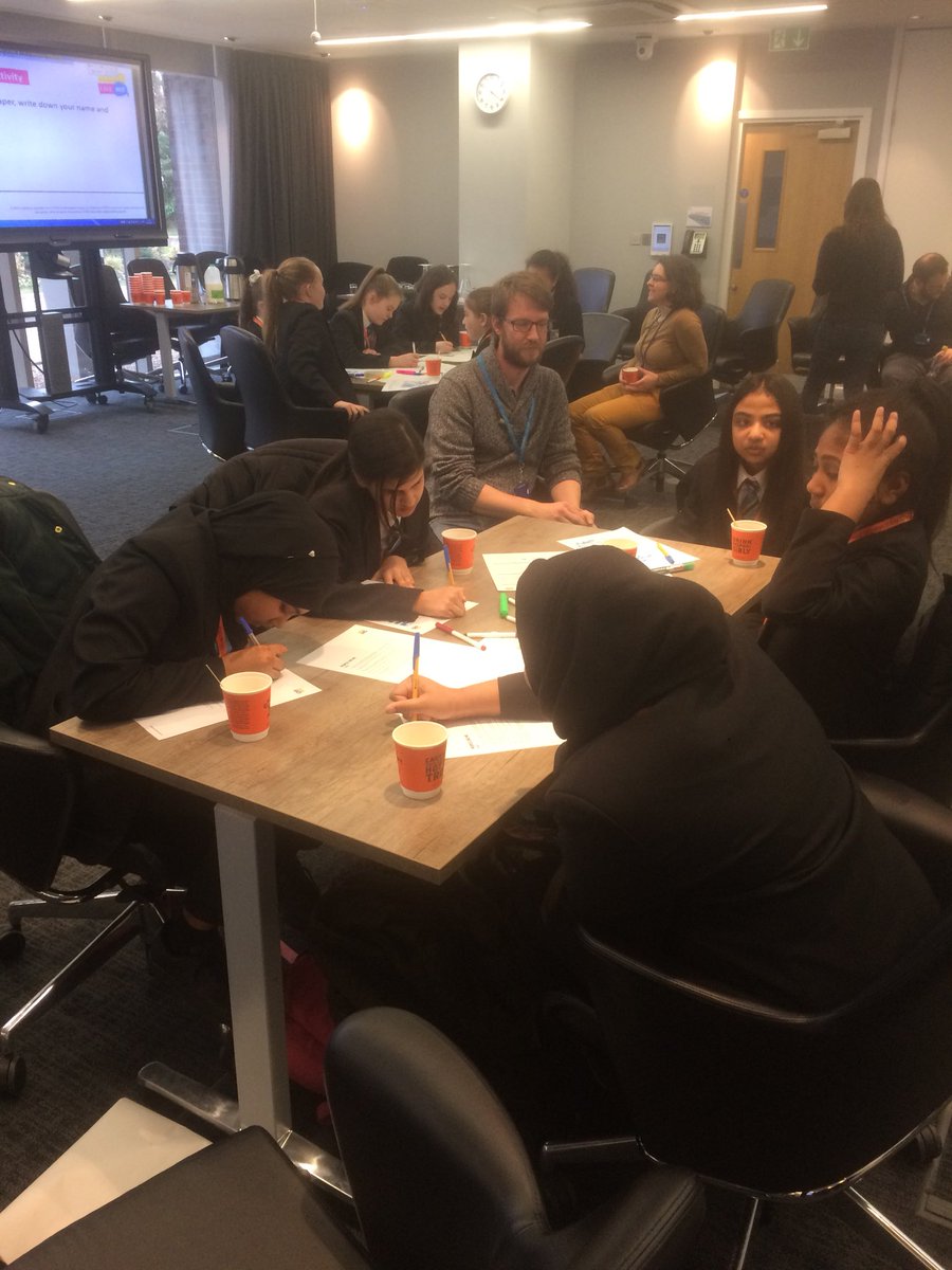 2904Jules's tweet photo. Our pupils getting stuck into some serious science at the IPO looking a ‘Women is science’ #InternationalWomenDay @StJuliansSchool @The_IPO https://t.co/QhiLgAxH5v