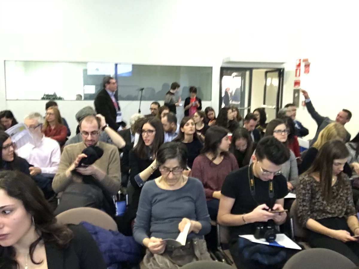 barbys_90's tweet photo. La sala è piena in attesa del nostro evento Sfide per un’editoria in movimento. #TdL18 #EIP2018 #straeditoria @editoriaUnicatt @TempodiLibri https://t.co/gOxJciDCN6