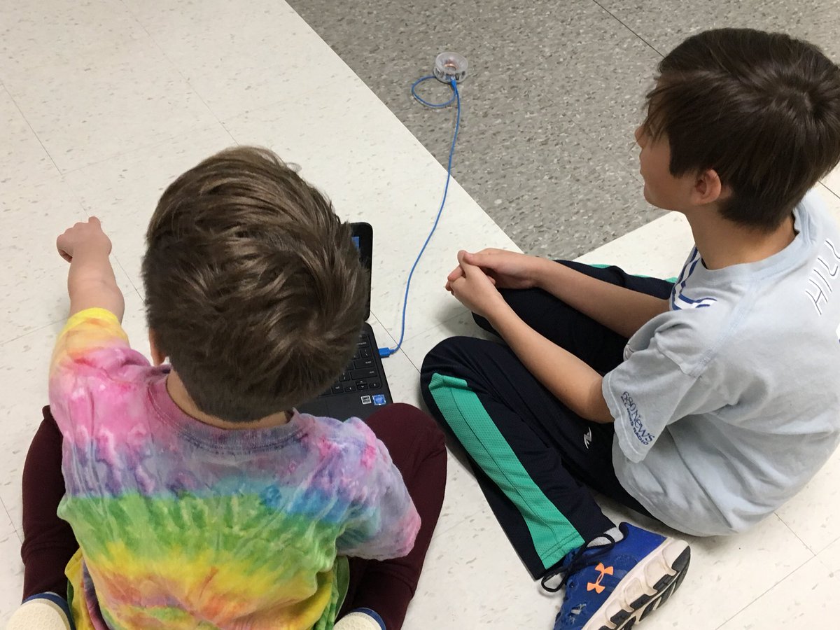 jhutchspeth's tweet image. The challenge - can you get Sphero on top of this bucket? #criticalthinking #realproblem #collaborationspaces #engaged #MakeON @rockwoodheart