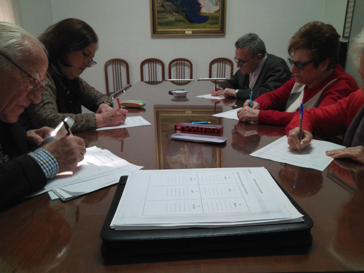 sinopuedes's tweet photo. 🙋"Si tú no puedes" está llevando a cabo acciones dirigidas a entrenar la parte cognitiva y fomentar el envejecimiento activo de nuestr@s padres/ madres / abuelas...👵👴

📝💪 Su implicación, actitud y agradecimiento es el motor que nos mueve. Gracias por ser tan auténtic@s😊. https://t.co/tV2p29xsGV