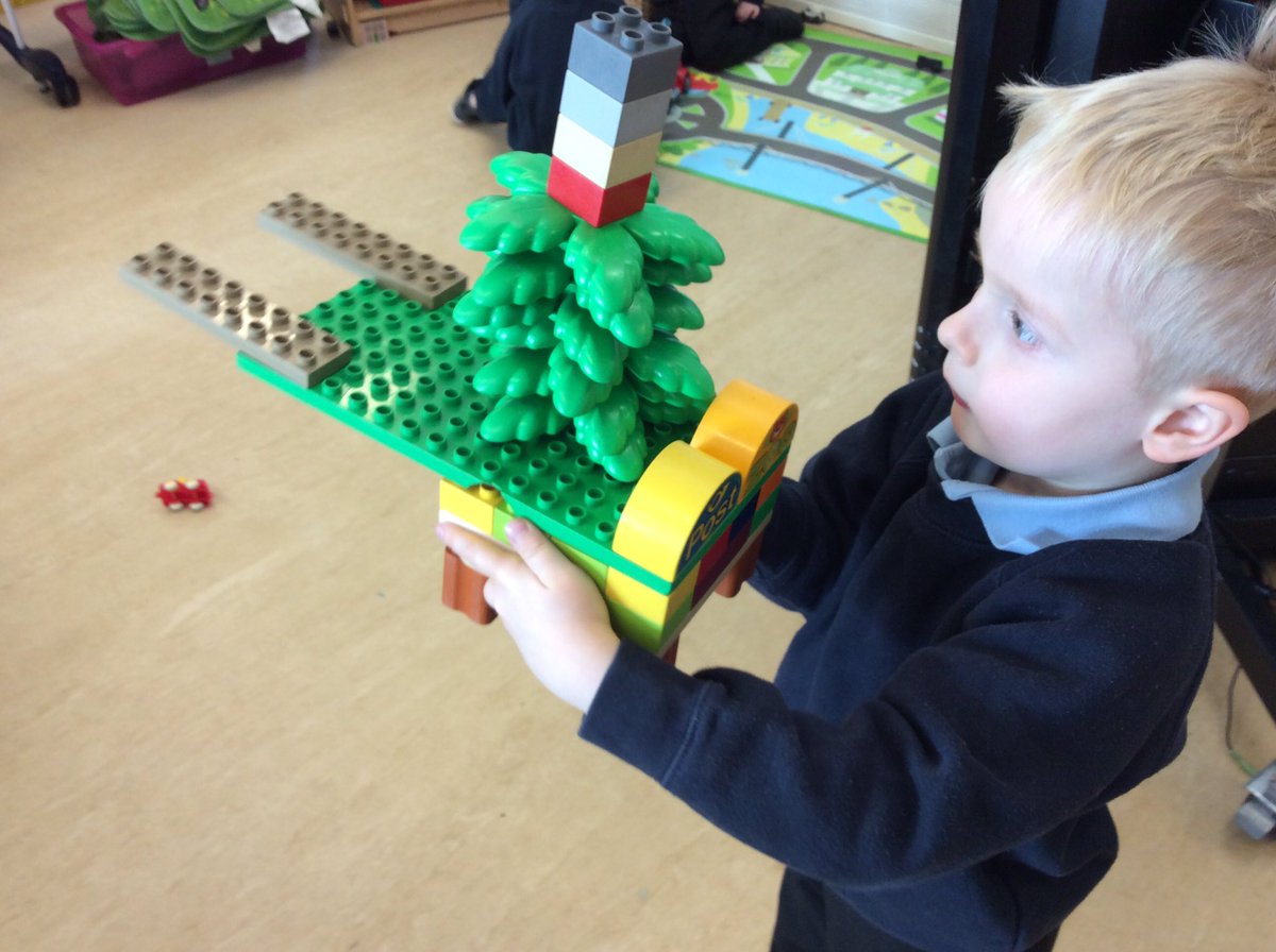 MVP__Foundation's tweet photo. We have been exploring shapes in the duplo this morning. Look at this amazing spaceship! #EYFS https://t.co/Ol5RjJhoOq