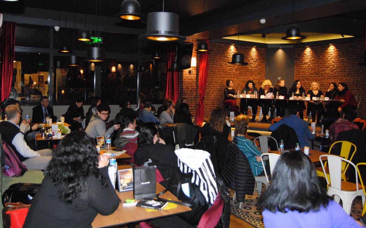 Lansmanımız çok güzel geçti. Bizi yalnız bırakmayan tüm dostlarımıza ve katılımcılara, her konuda destekleyen <a href="/BilgiYayinevi/">Bilgi Yayınevi</a> 'ne ve bizleri ağırladıkları için  <a href="/KulturPenguen/">Penguen Kültür</a>'e çok teşekkür ederiz 😊💃🏻📕🖤