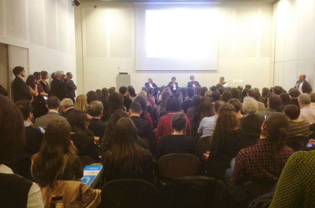 Carlo_Sai's tweet photo. Ehi.. inizia #EIP2018 a @TempodiLibri e la sala è strapiena! Sfide per un'editoria in movimento con Gianluca Foglia @LaFeltrinelli, Massimo Turchetta @RizzoliLibri e Riccardo Cavallero di SEM #straeditoria https://t.co/g43Q9ZD32H