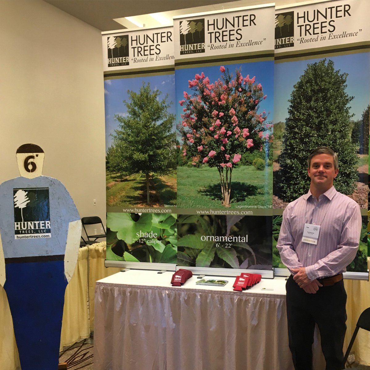 Hunter_Trees's tweet photo. Visiting the Twin States Conference in Jackson, MS this weekend? Stop by to say hey to Tim, and meet the famous Hunter Tree Man! #huntertrees #twinstates2018 https://t.co/vX3Yj1Jsxu