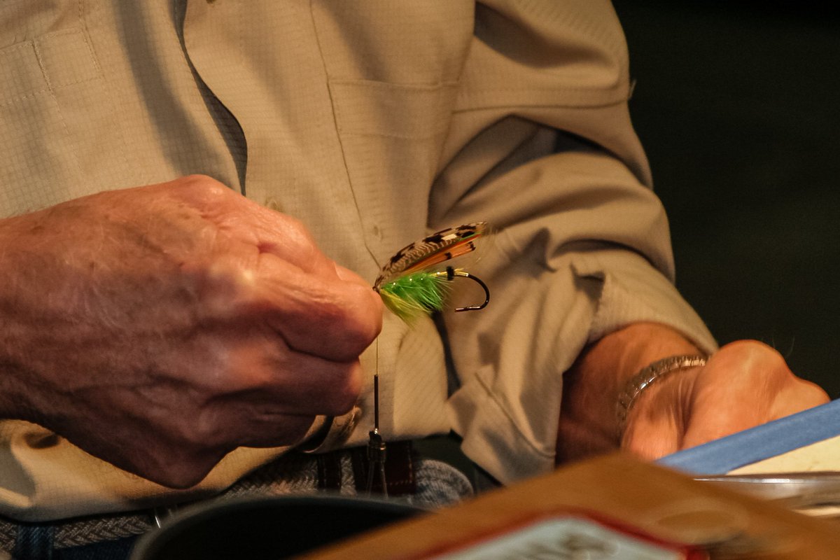 Ultimate_Hook's tweet image. Harry Lemire demonstrating tying in hand at the NW Fly Tyer &amp;amp; Fly Fishing Expo - 2011.

#flytying #tyinginhand #flymaster