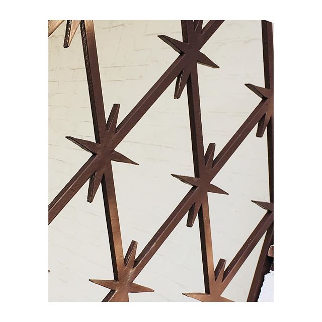 Sibilcita's tweet image. Eingangstor (Teil davon😉)
-
The whole building including this #entrancegate is under #monumentprotection: #style20style30 in #architecture.
#hermes (no luxury or logistics 😉 but industry) #hamburglurup #wroughtiron #ferforgé #mymetalfix #metallicstru… ift.tt/2GaZvxJ