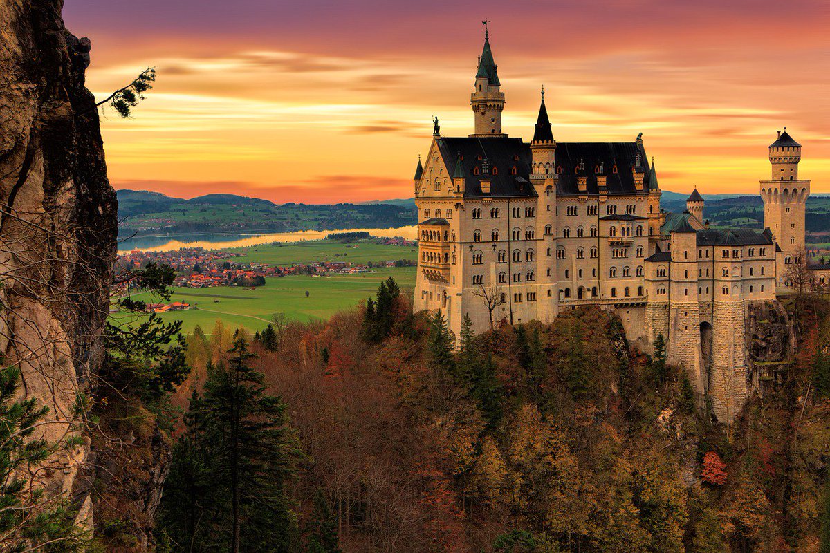 BelwareMedia's tweet photo. The magnificent Neuschwanstein Castle, Germany
#Germany #castle https://t.co/KInx5d8fho