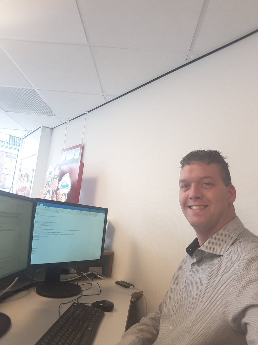 TiedeD's tweet photo. Nog even een uurtje verzekeringen, hypotheken en de RegioBank en dan weer op naar de mooiste dag van de week! Morgen weer volop voetbal! Met @BeetgumVV 2 uit tegen Tzum 1 en de JO09-1 moet om 9:00 uur al tegen Blauw Wit! Fijn weekend allemaal. #werk #voetbaltrainer #prachthobby https://t.co/i8zt2qbaje