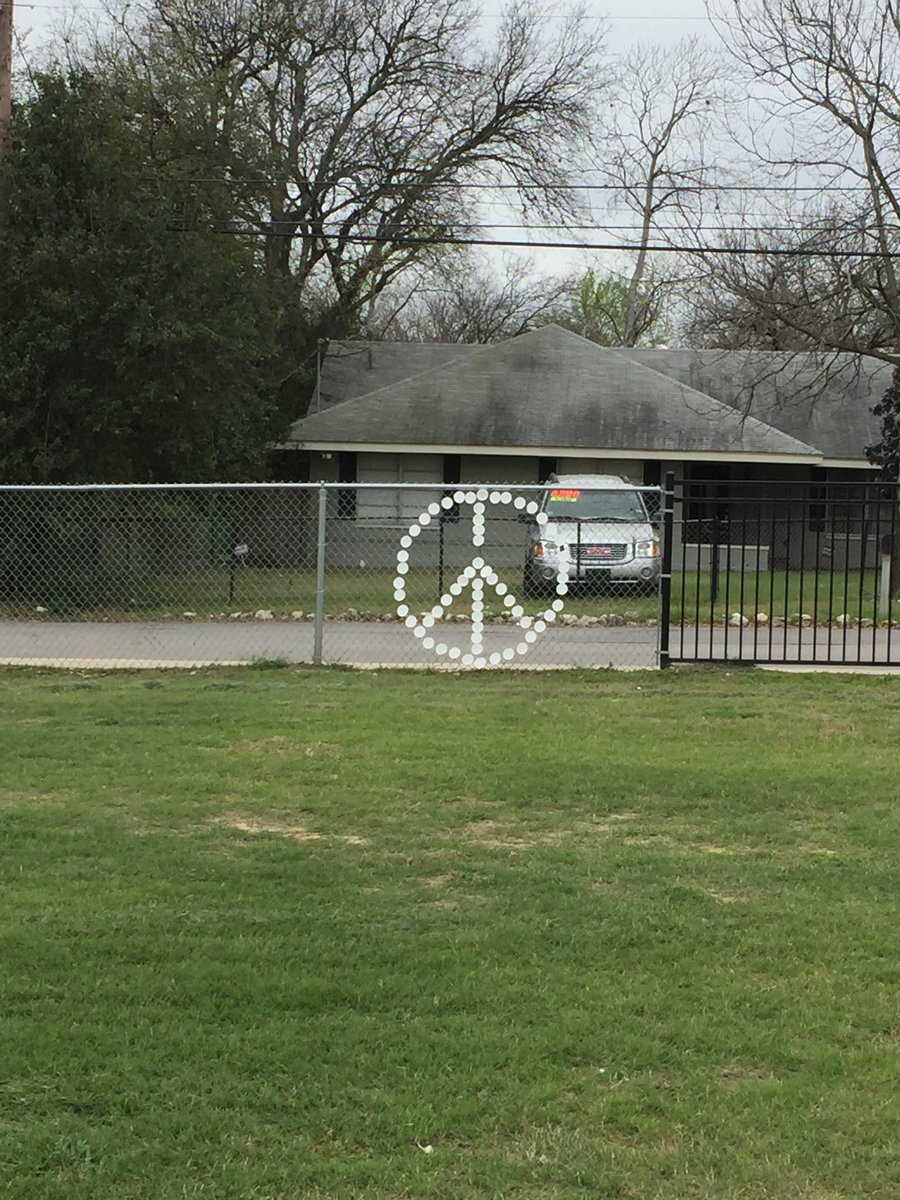 LMS_Spartans's tweet photo. Peaceful protest honoring the victims of the Florida School shooting at Parkland HS. #ParklandStrong https://t.co/YEB0oGMzow