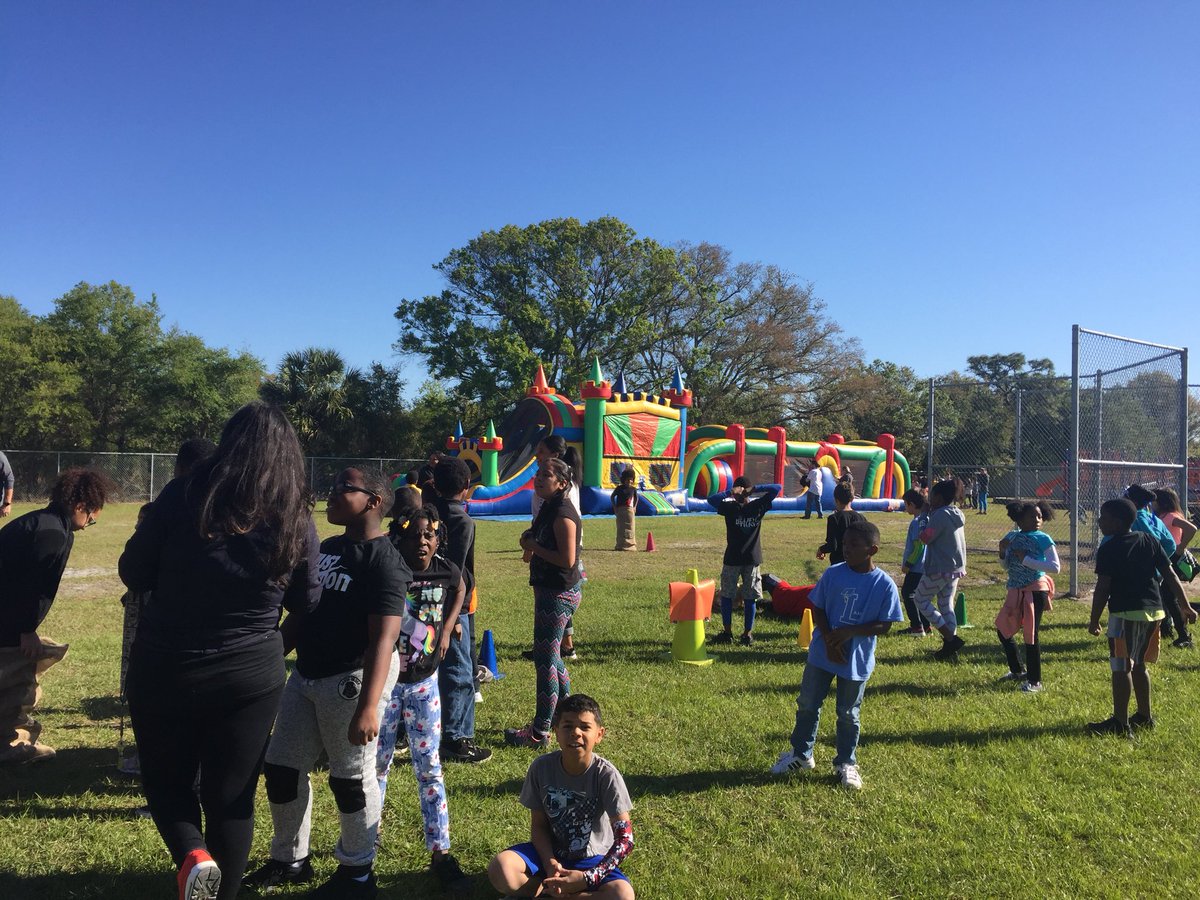 LibraryTera's tweet image. Awesome Field Day at Lamb Elementary! @HCPSLambES @lambsartchick