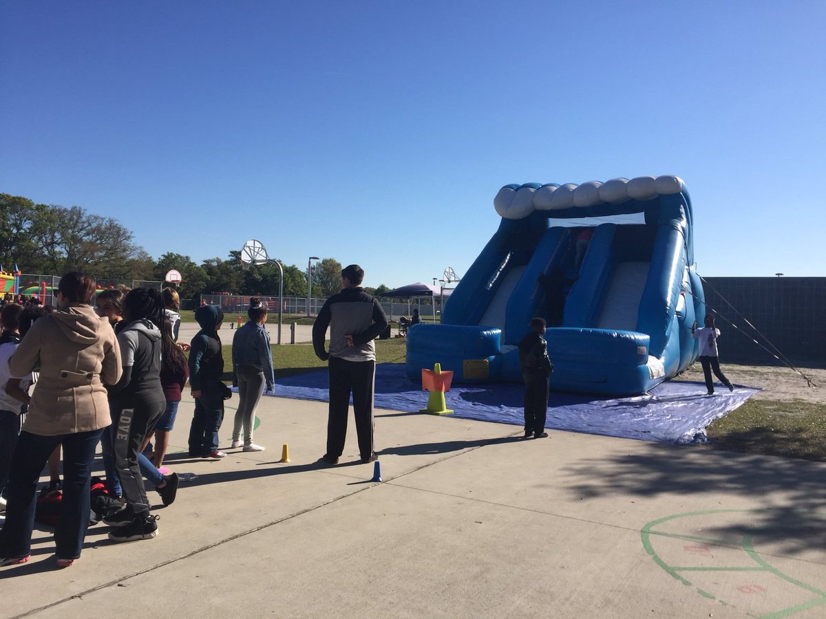 LibraryTera's tweet image. Awesome Field Day at Lamb Elementary! @HCPSLambES @lambsartchick