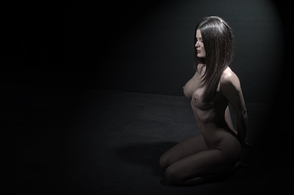 FetishEvolution's tweet photo. Lustvolle BDSM-Erotik eingefangen und zu Papier gebracht? Sehr wohl... .Autor Sir D. Smith, wird dieses Jahr sein Werk „Gefallenen gefallen“ in einer etwas anderen Art von Lesung präsentieren...während der Art Bizarre auf der Fetish Evolution 2018 https://t.co/G60HUohxOm