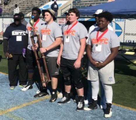 FBRecruit19's tweet photo. Bradwell linemen putting in work at #ESPFC Showcase last weekend! @devontewalton11 @DELEEMADRIA_67 @camthegreat_72 @BVEvery @xixnyne @ExplosiveESPN @ESPNCoastal https://t.co/NQGdhP4xLP