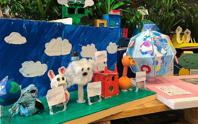 Hur ska vi komma åt det ökande problemet med plast i naturen? Över 300 snillrika fjärdeklassare kanske har svaret! universeum.se/nyheter/framti…