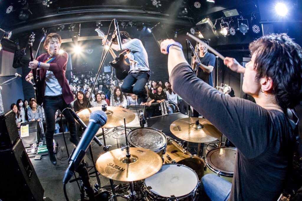 SONG_ORDER's tweet photo. THXSING Vol.10 FINAL、ご来場頂いた方々、本当にありがとうございました。10年間の音楽は、あなたが居てくれたからこそのもので、これから新しい道へ歩む僕らにとっても、かけがえのない大切な宝物です。1つ1つの出会いに感謝し、噛み締めて生きていきます、本当にありがとうございました。
#THXSING https://t.co/4GA7AnrUc5