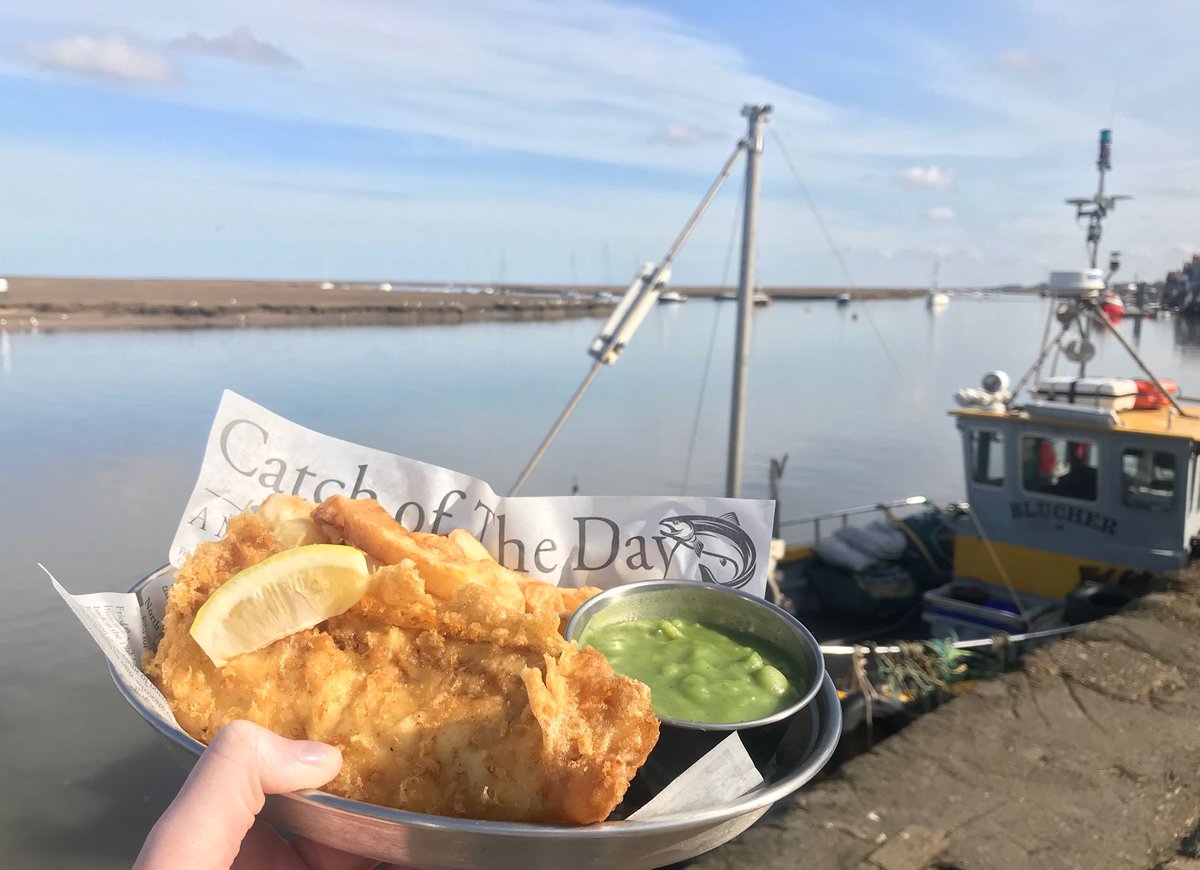 Happy Fryday! 🐟
Come and get your weekly Fish &amp; Chip Fix, We're open today 11:45 until 8:30pm.
Fish, Chip's &amp; The Seaside PERFECT🏖️
#plattensfishandchips #sunshine #seaside #wellshabour #wellsnextthesea #welovetheseaside #itsagreatplaicetobe