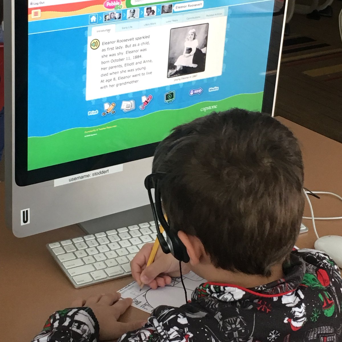SemStoddert's tweet photo. Research skills start early at Stoddert! 1st Graders focusing on Women’s History @StoddertAP @SEMinDCPS @DCPSChancellor @DCSTEMNetwork @MatthewMReif @soul_shift https://t.co/JczfbSmKAO