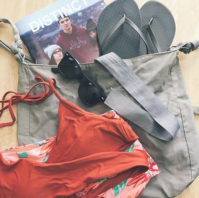 icdistinctmag's tweet photo. Spring Break beach essentials 🌴☑️ Where are you going on spring break?? Let us know in the comments or message us! https://t.co/foatgvP2cP https://t.co/7rpQ2UhxiY
