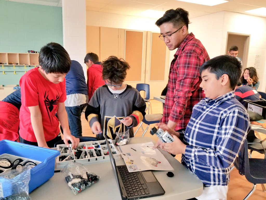 MsNYarra's tweet image. Happening right now: #CodingAndRoboticsClub workshop with @LEGO_Group #legomindstormEv3s @sRicher48 @spiacentecimini