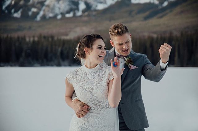 Ring pop diamond 💍 🤣. .
.
.
.
#lotd #motd #desitnationwedding #rockymountainbride #jaspernationalpark #travelligmakeupartist #yegmua #yycmakeupartist #couplegoals #weddingfun #bridalinspiration #bridalboutique #rakheeforblushed #bridalhair #bridalmakeup #alwayslaughing #wedd…