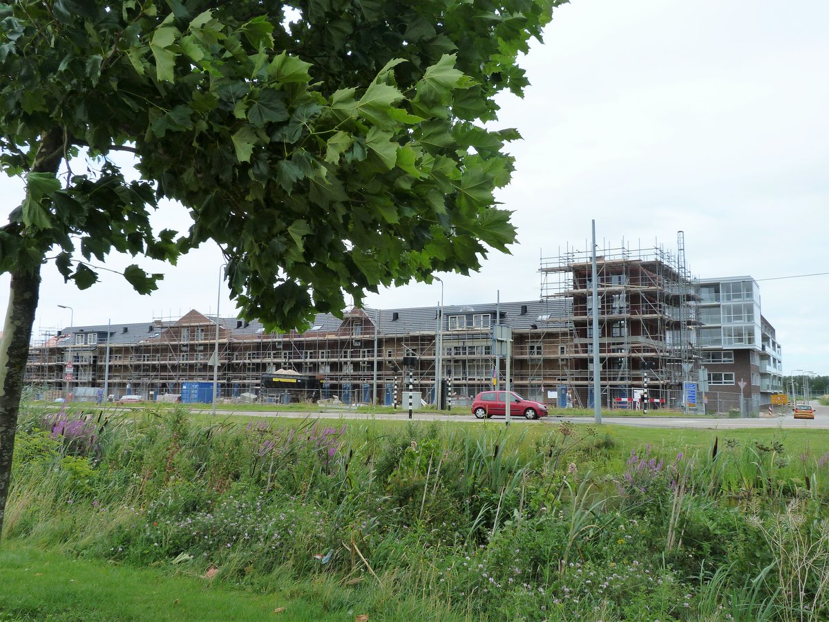 #diemen groeit. 2013 11.762 woningen, 2017 13.330 en 2025 18.000. In 2013 25.218 inwoners, 2017 28.123 en 2025 35.000.
Dat is goed voor voorzieningen, winkels, sportclubs, zwembad, horeca etc. PvdA, beleid met verstand.