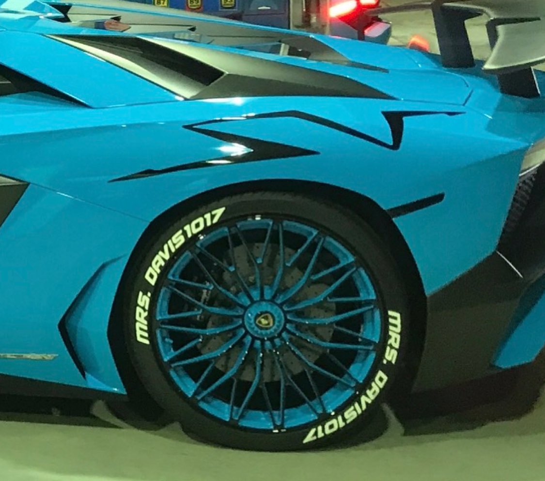 .@KeyshiaKaoir in her new glacier blue Lamborghini Aventador (Peep the whee...