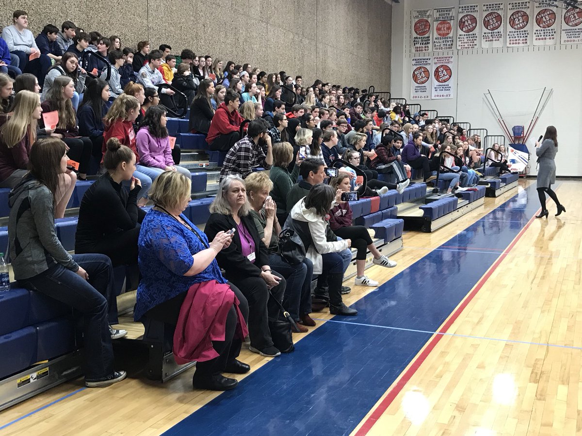 Shout out to our Freshman Class! They raised over $8000 for our Veterans! #BeGreat #Veterans <a href="/ParkwaySchools/">Parkway Schools</a>