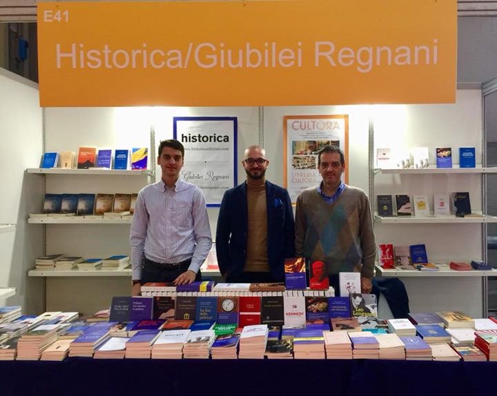 La direzione di #HistoricaEdizioni saluta dal proprio stand un tempo nuovo, un #tempodilibri e di #cultura. 
In foto @francescogiub <a href="/Danidellorco/">Daniele Dell'Orco</a> e Giorgio Regnani 

#editoria #historica #libri #books #publishing #industry #francescogiubilei #booklovers