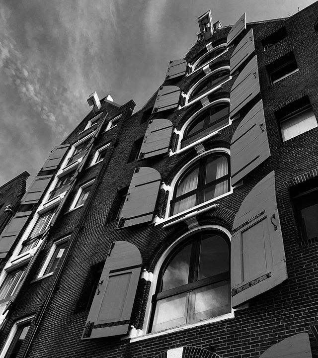 robtovey's tweet photo. These diminishing size shutters - - - - - #cugdinamsterdam #coventryuniversity #monotone #architecturelovers #blackandwhitephotography #architecturephotography #amsterdam https://t.co/6sJBO0iBs5 https://t.co/2rH3yjzt8R