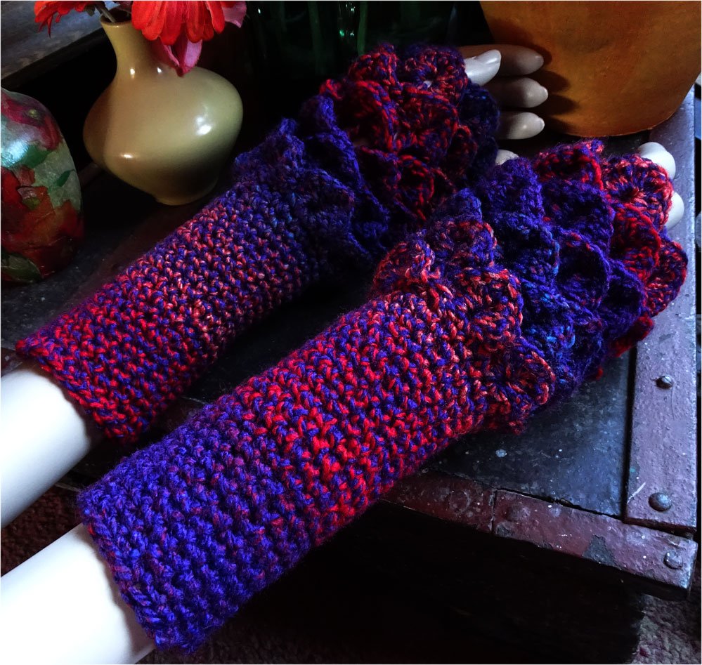 SteziLopez's tweet photo. Dragonscale armwarmers at https://t.co/1pYxb1m6W1
#armwarmers #dragonscale #fantasy #winter #accessories https://t.co/y9XQDJgKUw