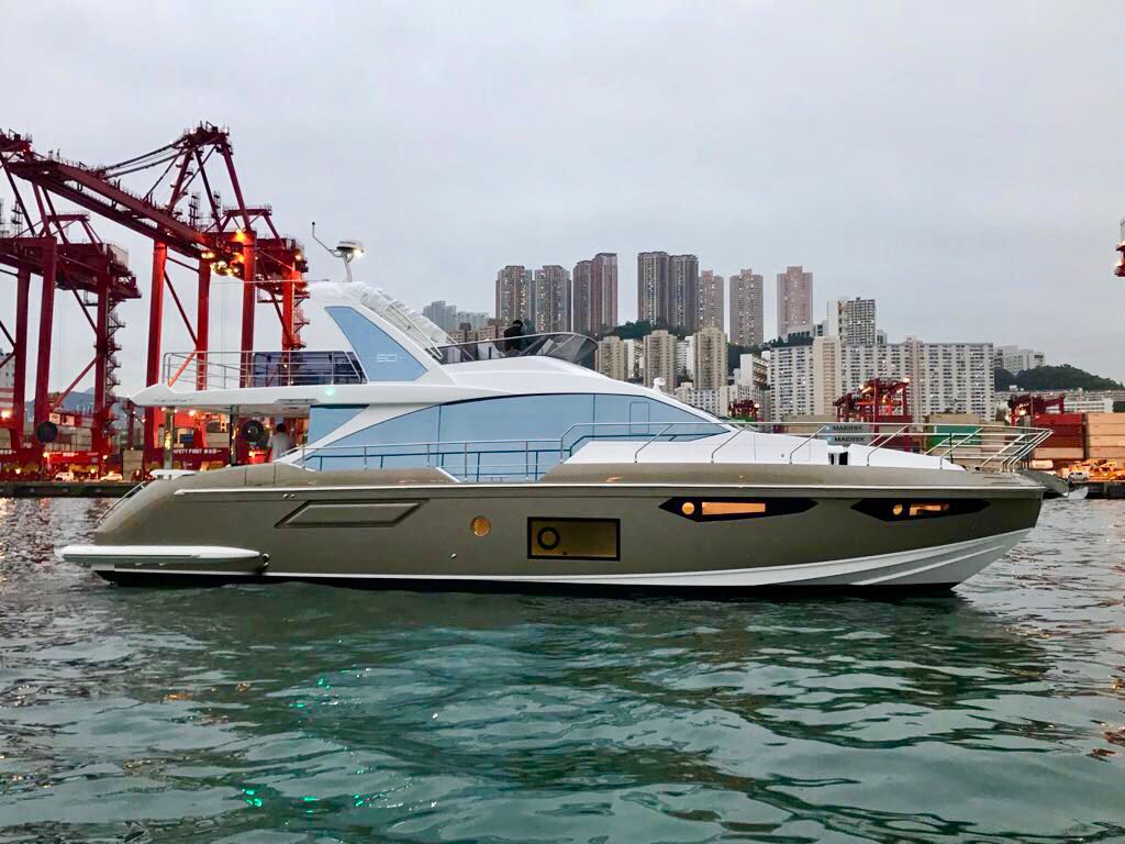 AzimutYachtsHK's tweet photo. First New #Azimut60 just arrived in #HongKong and ready for her #AsiaPremiere at Sai Kung #ClubMarinaCove on the 25th of March.
Awarded with the World Yacht Award, her sophisticated styling and warm atmosphere introduce a new style language reminiscent of #homedesign. https://t.co/bn3Pi2yp8W