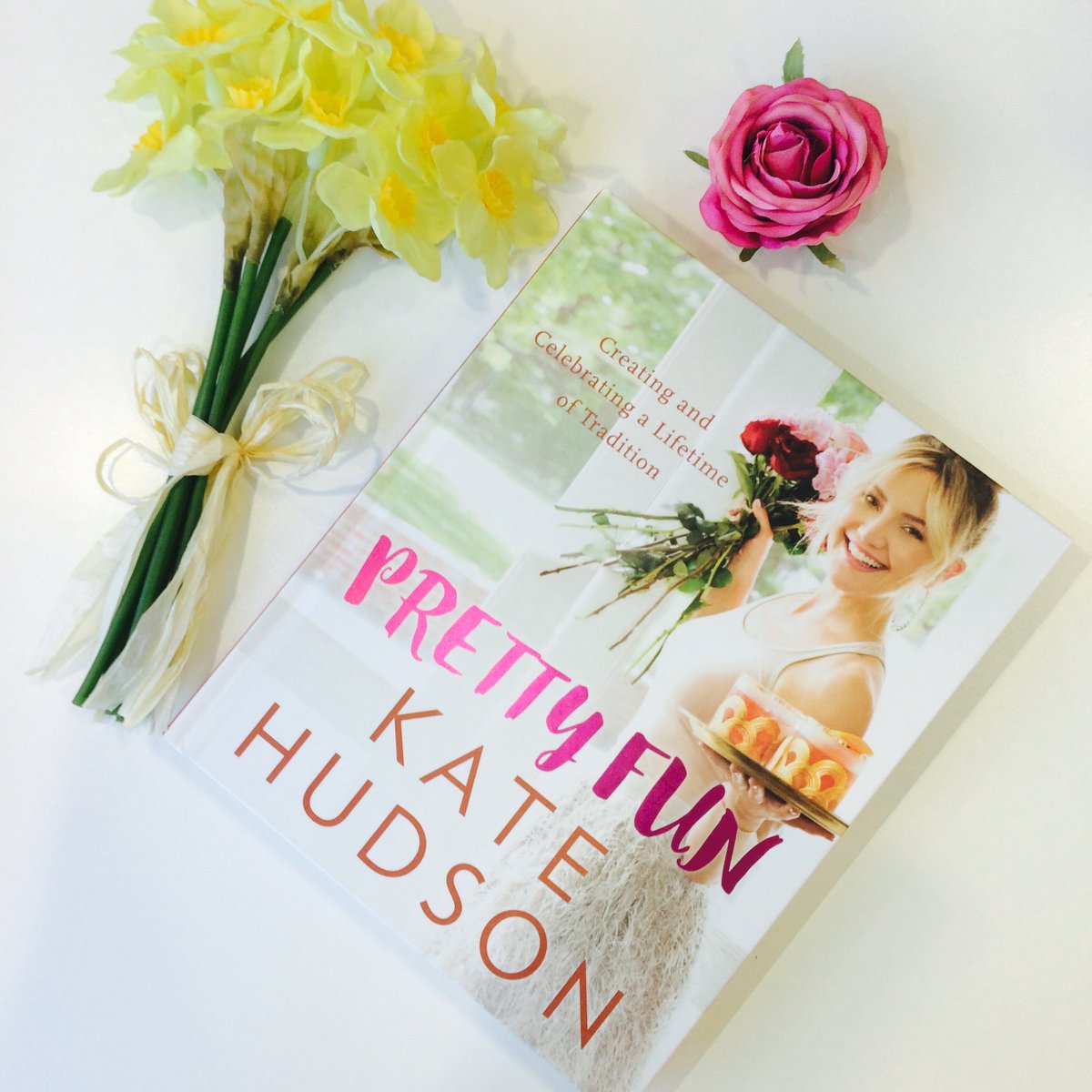 Harper360UK's tweet photo. Pretty Fun is the cutest gift book for Mother's Day!
#PrettyFun #KateHudson https://t.co/cucHBzuNVt