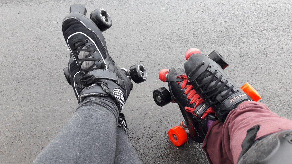 birdiebib's tweet photo. Y'a des pauses déjeuner qui sont particulièrement sympas quand même ! #rollerskating #rollerquads https://t.co/vXXfPIGwYa