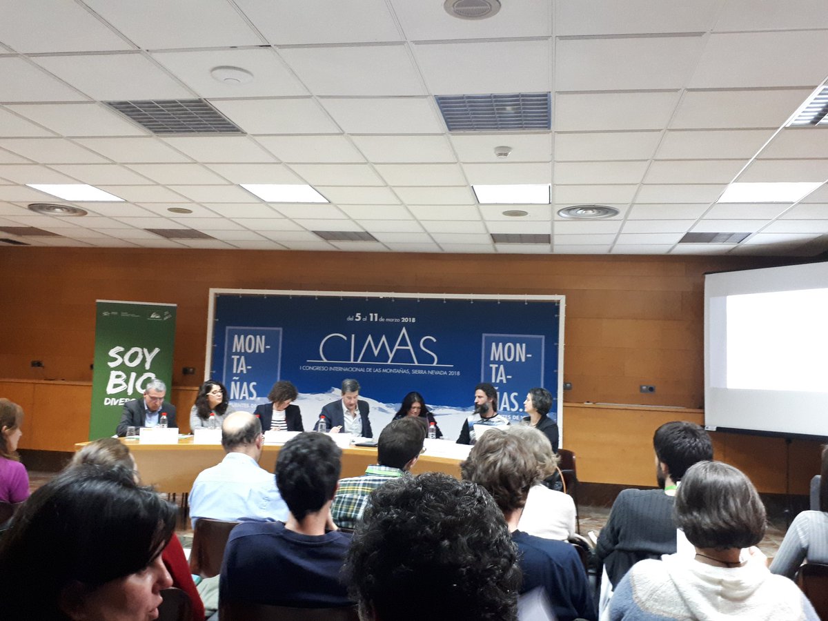 Mariano_msf's tweet photo. En la mesa redonda sobre el cambio global en áreas protegidas. El cambio climático  es real, los datos "hablan" #CIMAS2018 #montañas https://t.co/Ce4Hi6VUdh